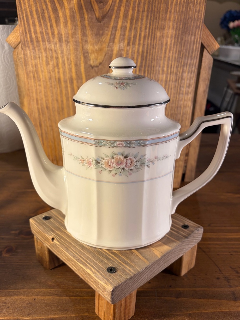 Noritake Rothschild Teapot